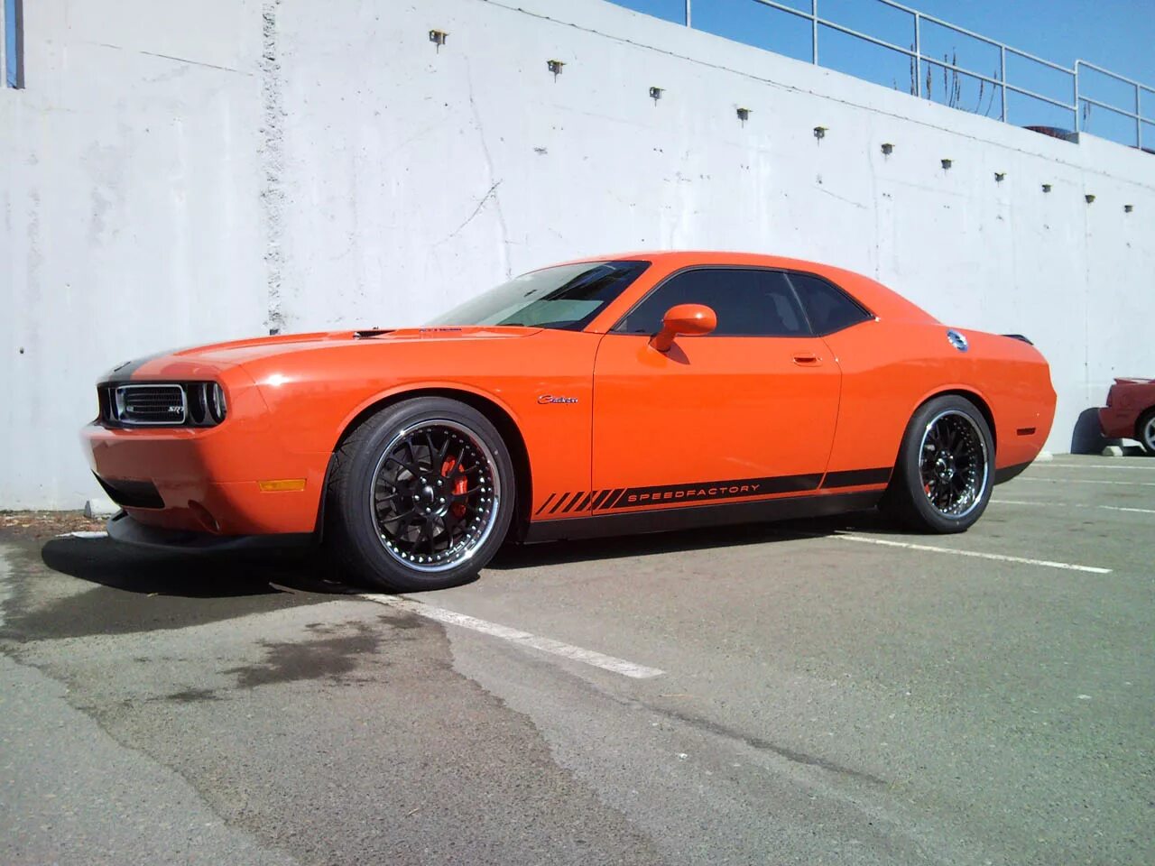 Диски челленджер. Dodge challenger srt 2009. додж челленджер srt8. dodge challenger srt8 1970. dodge challenger srt8 форсаж.