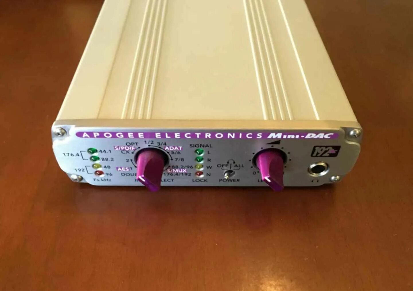 Dac mini. Apogee mini dac. apogee mini dac inside. apogee mini dac внутри. цап апогей 1000.