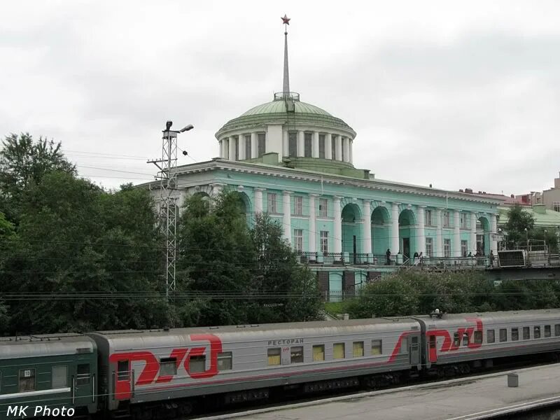 Железнодорожный вокзал мурманск. Поезд мурманск севастополь. Поезд 016 арктика. Ржд в мурманске. Туристический поезд северное сияние.