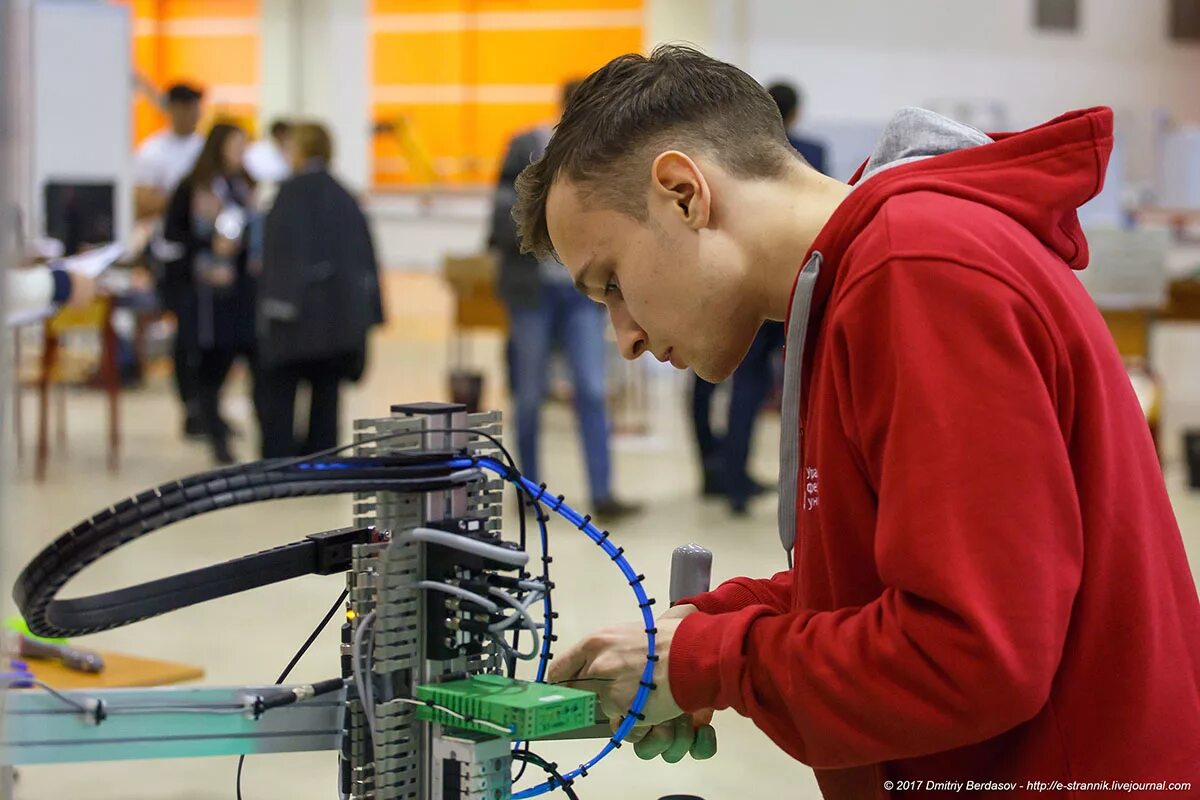 World skills are. WORLDSKILLS соревнования. WORLDSKILLS Международное движение. Чемпионат WORLDSKILLS Russia. Чемпионат профессионального мастерства.