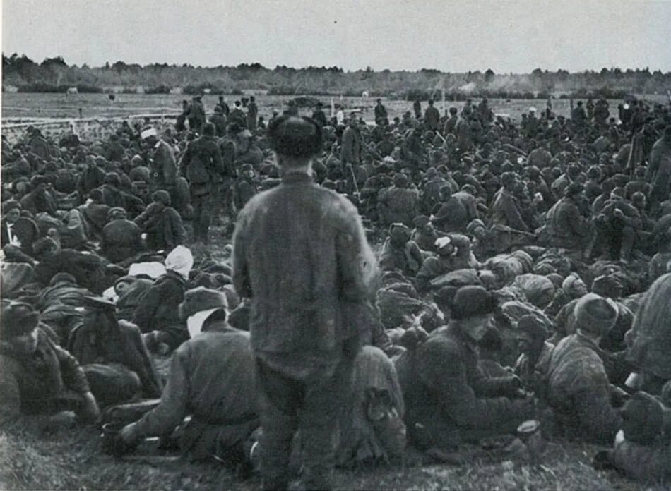 Куда немцы загнали пленных переночевать. Волхов 1942 Волховский котел. 2 Ударная армия Волховского фронта мясной Бор. Мясной Бор 2 армия Гундлах.