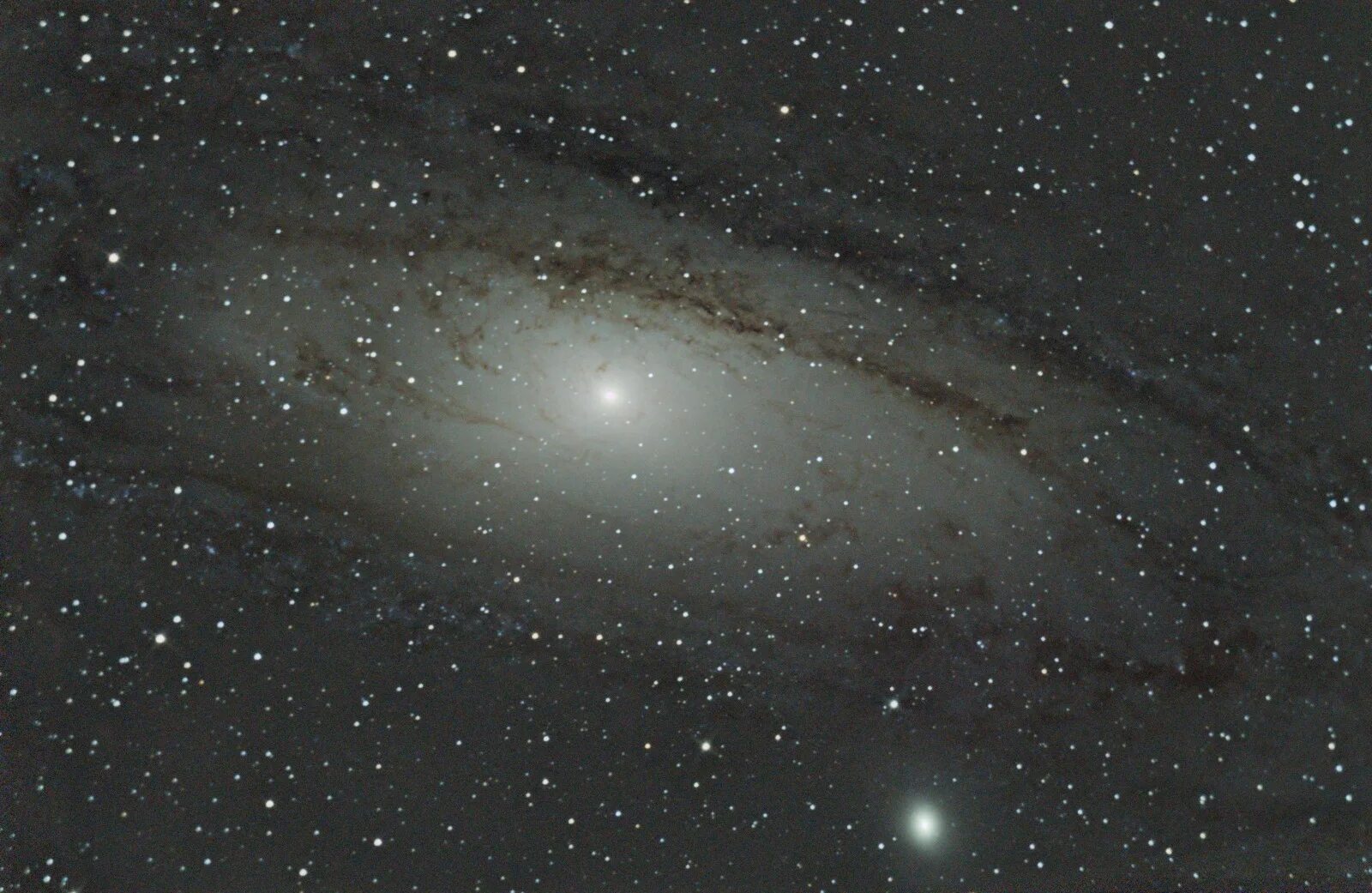 галактика m31 в созвездии андромеды. андромеда м31 с земли. M31 андромеда. M33 галактика невооруженным глазом. галактика андромеды 4к.