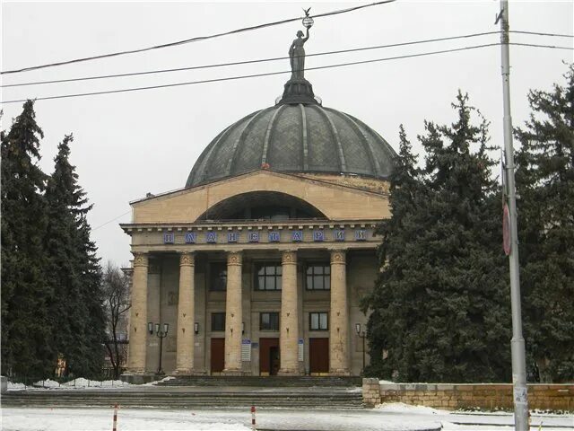 Планетарий Волгоград. Здание планетария Волгоград. Волгоград улица Гагарина 14 Волгоградский планетарий. Зима Волгоградский планетарий. Планетарий волгоград сайт