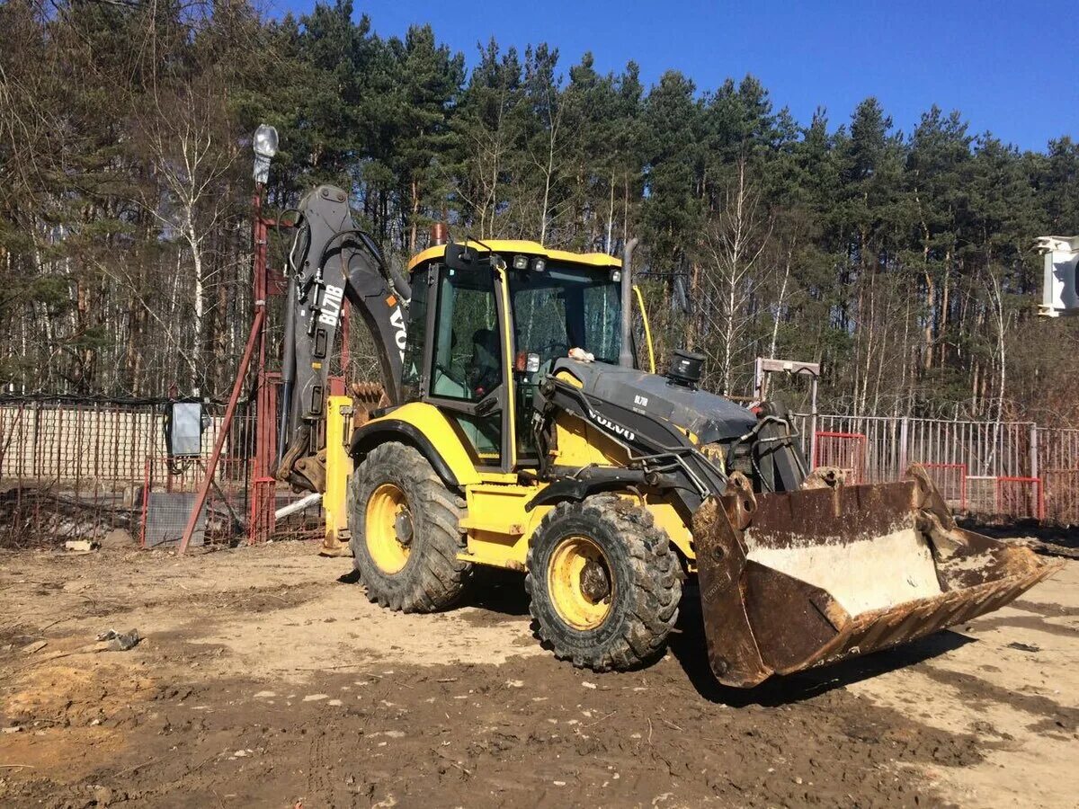 Экскаватор бл 71. Трактор Volvo bl71. Экскаватор погрузчик Вольво bl71. Экскаватор погрузчик Volvo 71. Экскаватор Volvo bl71.