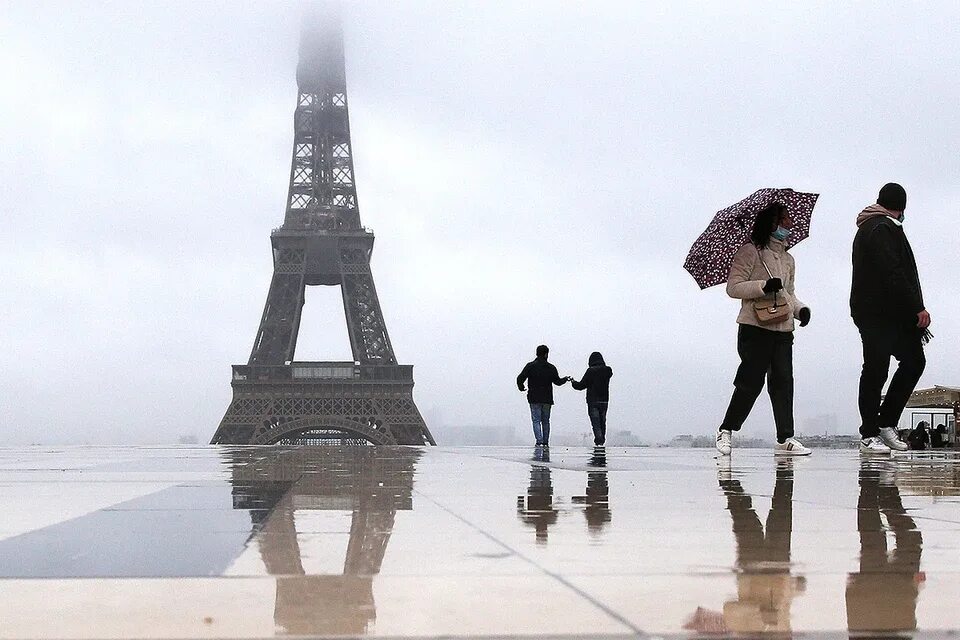 Француз рассвет. Франция дождь. Франция дождь и солнце. Телеканал дождь во Франции. Новости Франция дождь.