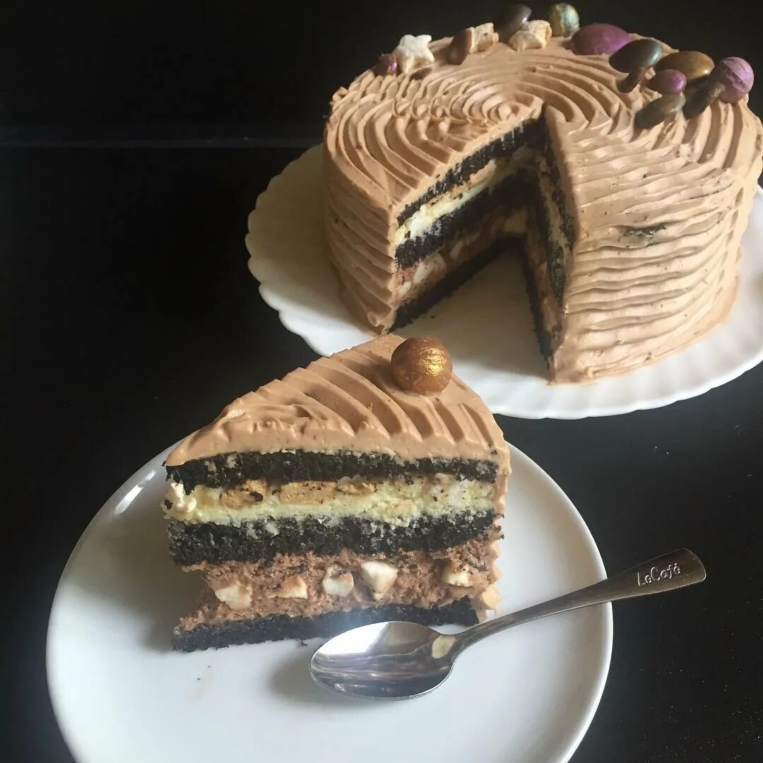 Торт банановый остров. Торт синнабон алина ахмадиева. Банановый остров торт от алины ахмадиевой. Вебинары по тортам. Как открыть школу кондитера.