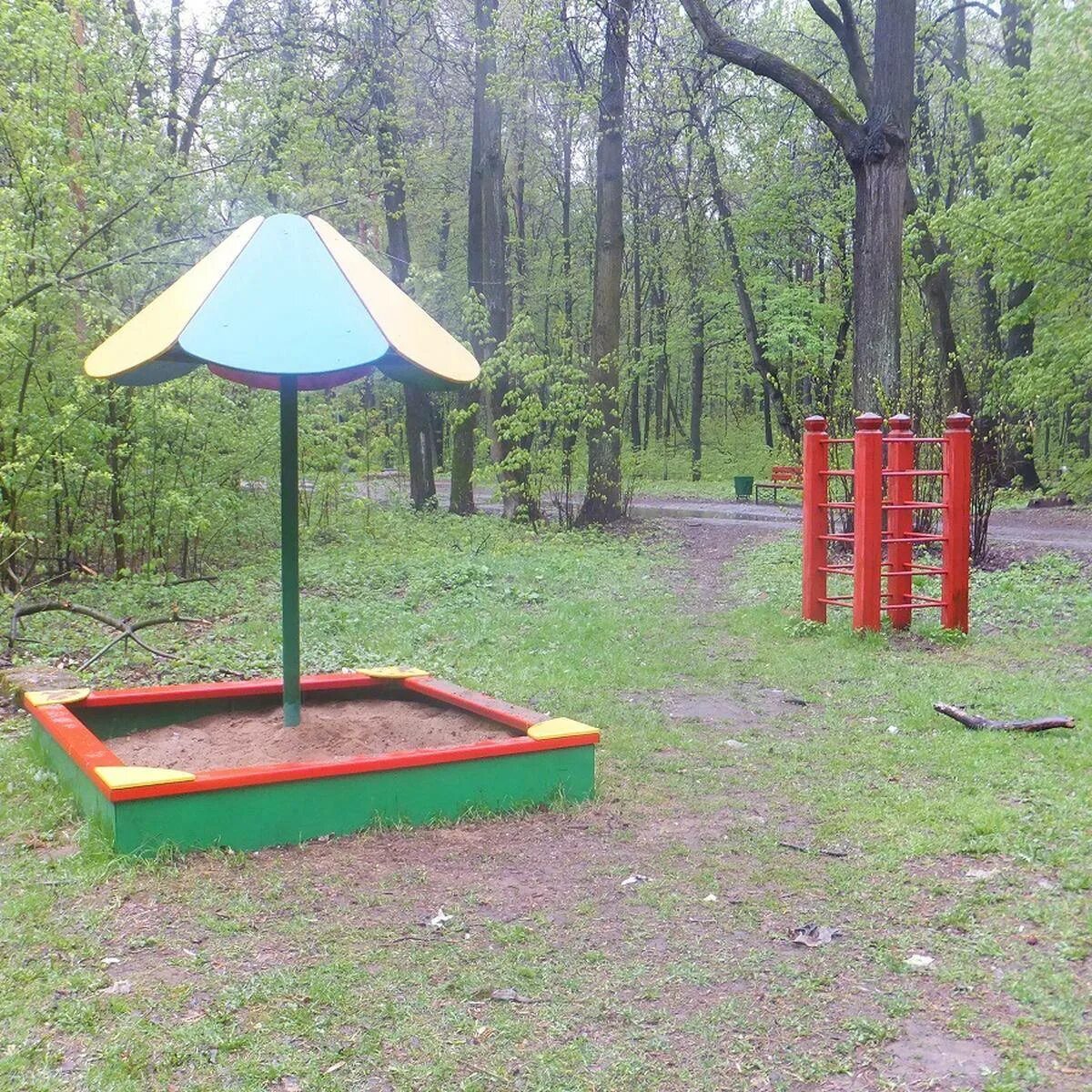 Парк кузьминки детям. Парк кузьминки площадка. площадка в кузьминском парке. площадки в парке кузьминки. люблино парк детская площадка.