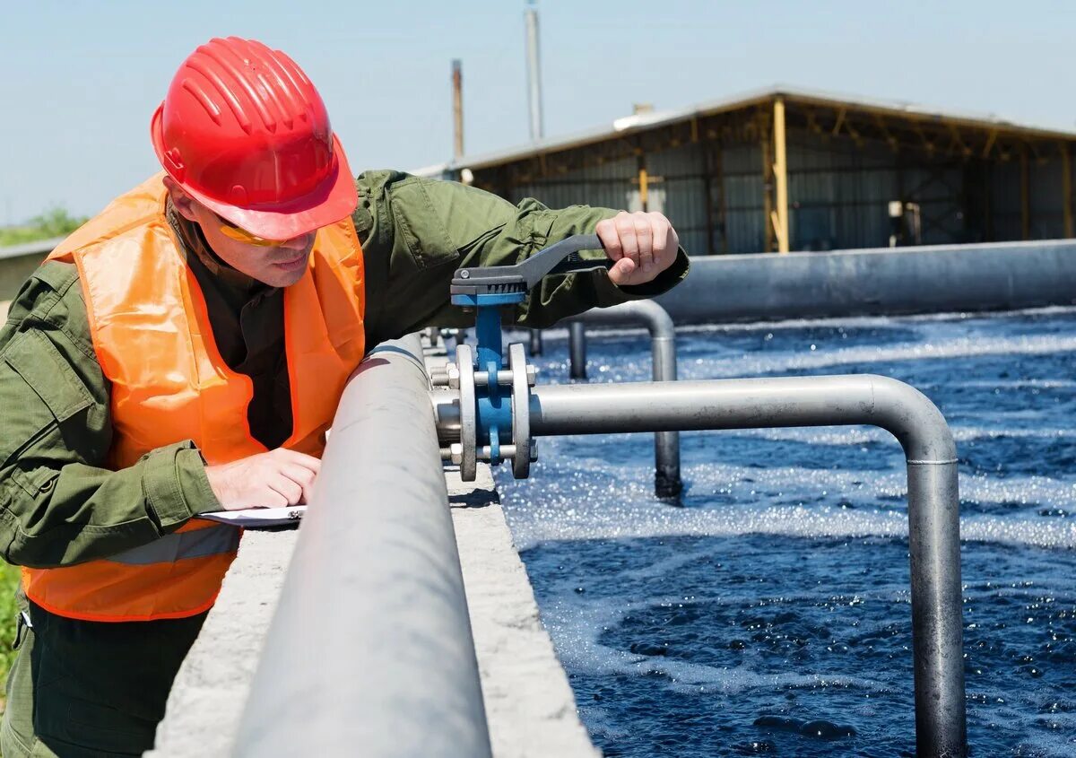 Эксплуатация водопроводно канализационных сетей. Канализационный колодец. Очистные сооружения. Городской водопровод. Монтажник наружных трубопроводов зарубежнефтестроймонтаж.