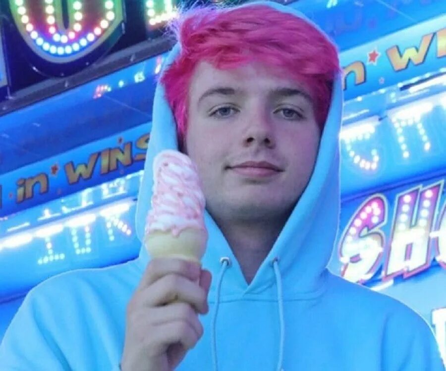 Как зовут девушку мистер биста. Карл mrbeast. carl джейкобс. команда мистер бист карл. карл джейкобс мистер бист.