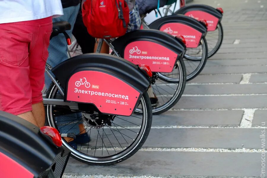 электровелосипед на улице. электровелосипед bicycle s1. электровелосипед велобайк втб. шеринг электровелосипедов. прокат электровелосипедов.