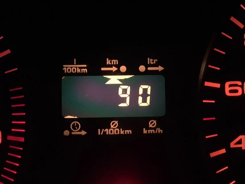 Бортовой компьютер рено логан 1. Бортовой компьютер на рено сценик дизельрх4. Рено дастер бортовой компьютер обозначения. Renault sandero бартаваой комп. Индикация бортового компьютера рено дастер.