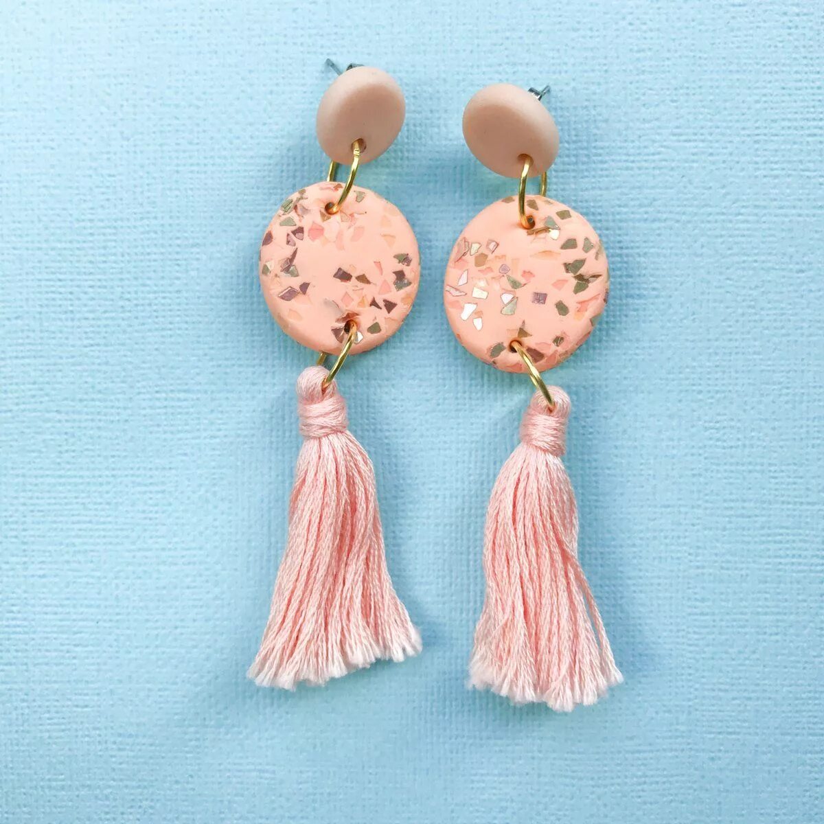 Серьги из полимерной глины для детей. Серьги из полимерной глины необычные. Серьги круглые из полимерной глины. Оригинальные серьги из полимерной глины. Стильные серьги из полимерной глины.