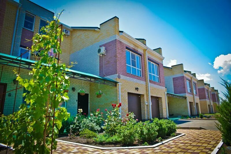 Курортный городок ейск. Турбаза салют ейск. Ейск новинка гостиничный. Ао сз ейск-экс-порт квартиры. Глобус ейск.