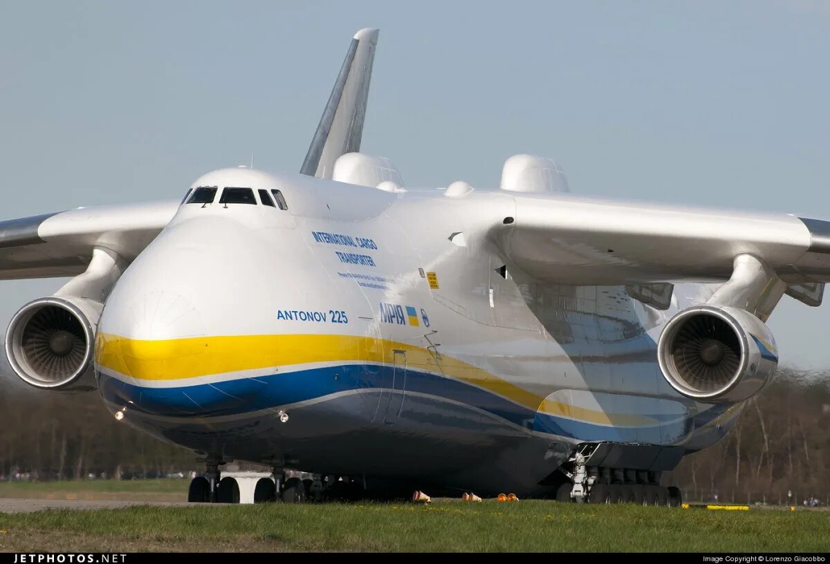 225. Антонов Мрия АН-225. АН-225 Мрия пассажирский. АН-225 Мрия кабина. Ан225 Мрия Airbus.