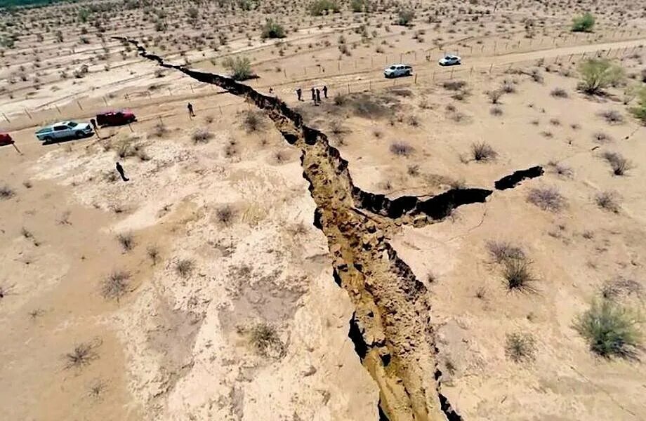 Исландия тектонические плиты. Лос анджелес разлом сан андреас. Парк серенгети великий африканский разлом. Исландия литосферные плиты. Разлом в земле.