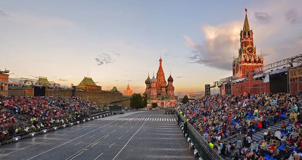 Ни москва. Москва площадь Кремль май. Красная площадь Москва вид сверху парад. Парад на красной площади сверху. Красная площадь вид с трибун.