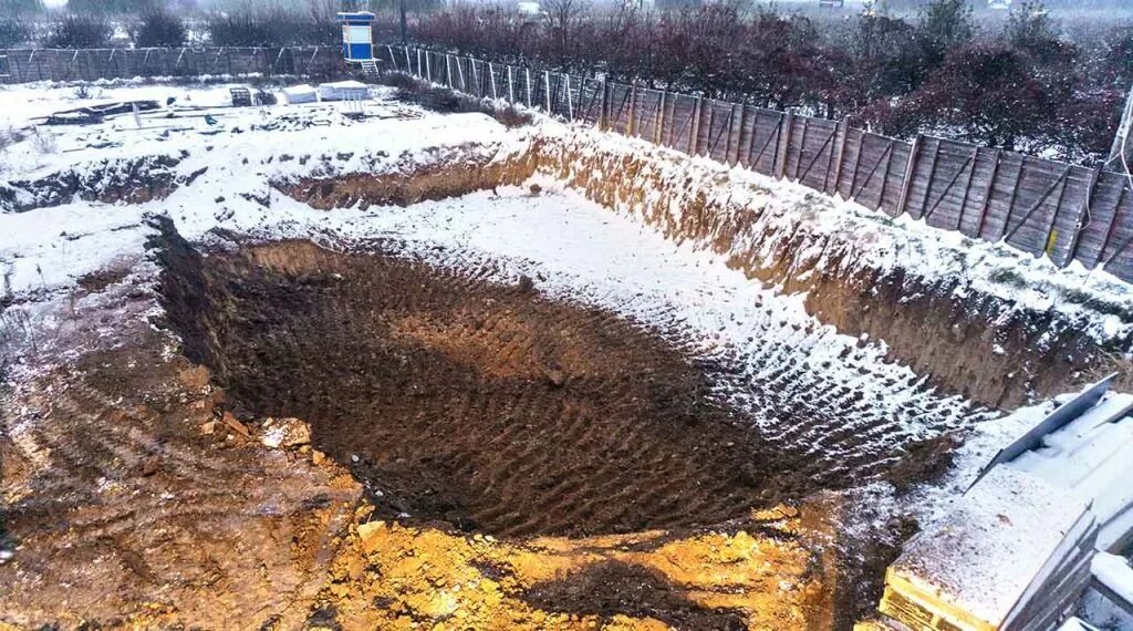 Котлован ижевск. Котлован зимой сибирь.