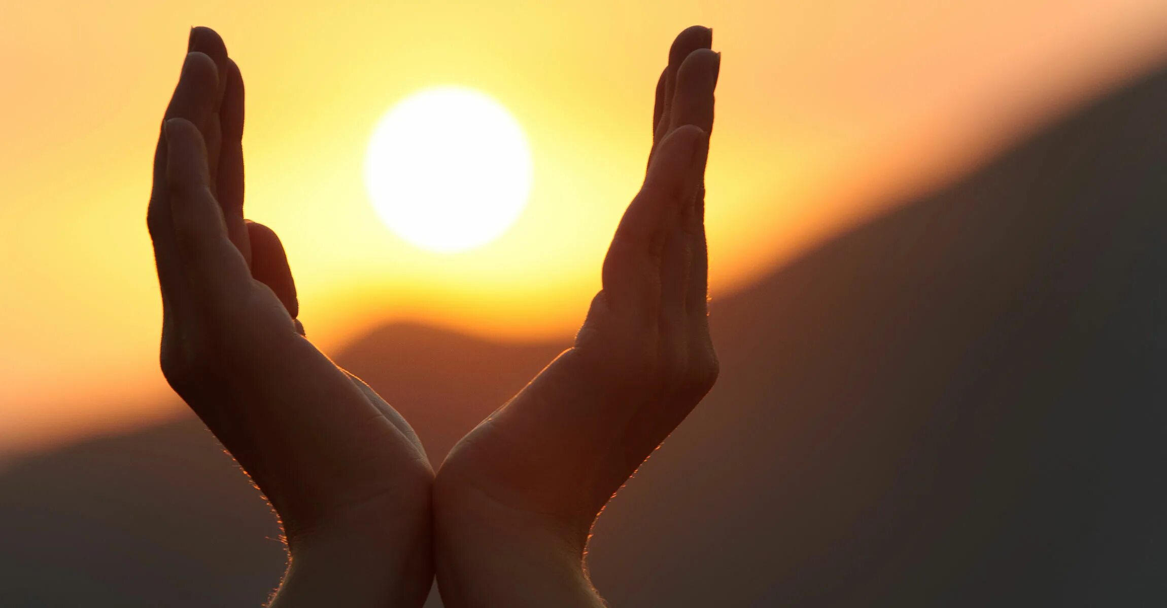 Солнце на ладони. Солнышко в руках. Счастье в руках. Солнце на ладони. Спокойствие и радость.