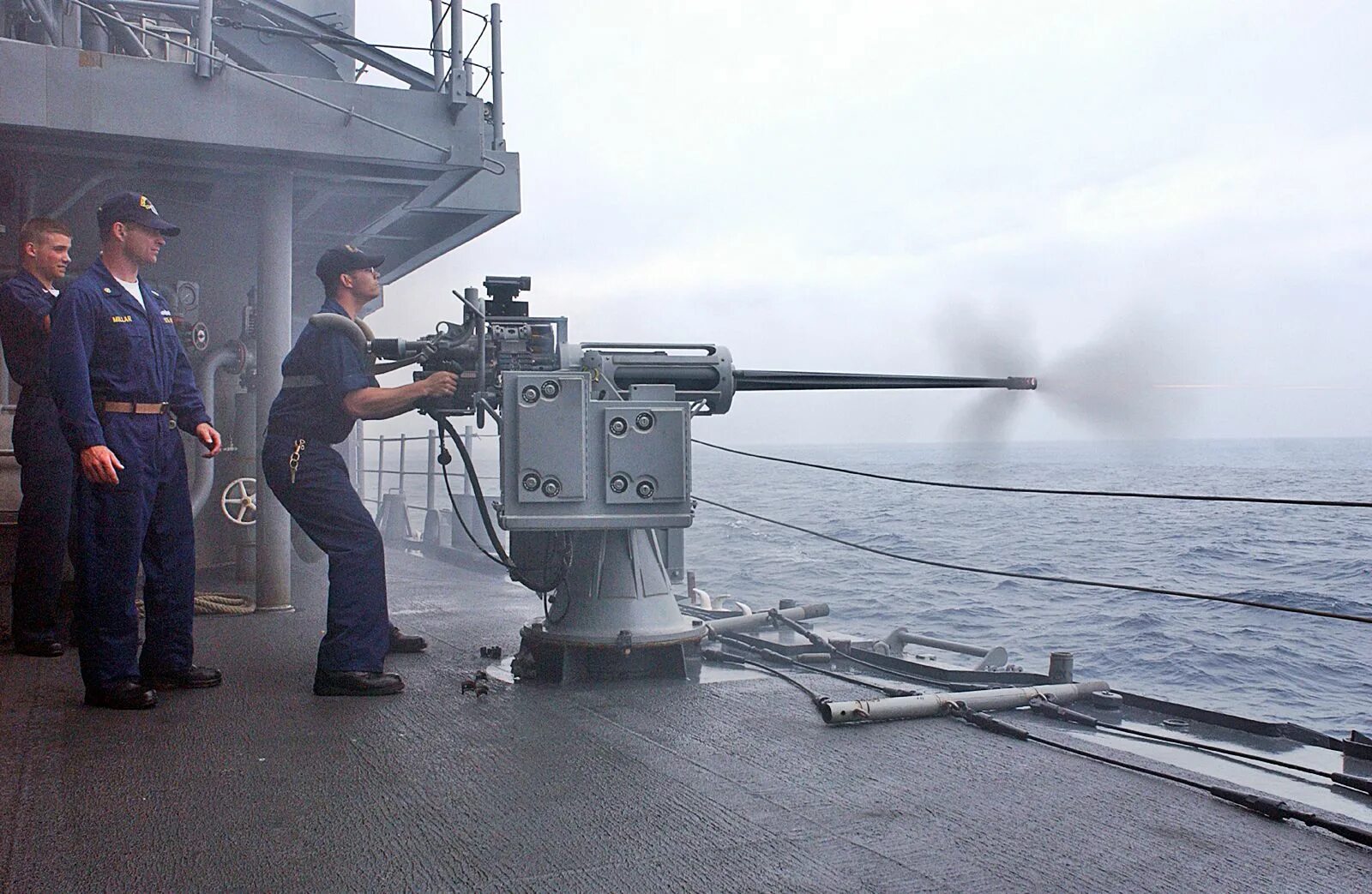 Установка шторм. USS Bunker Hill CG-52. 25-Миллиметровой пушки Bushmaster. Пушка m242 Bushmaster. M242 Bushmaster 30mm.