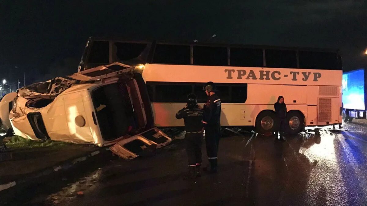 ДТП С автобусом в Воронежской области. Авария двух автобусов в Воронежской области. Авария на м4 Воронежская область 16.04. 16 апреля 17 года