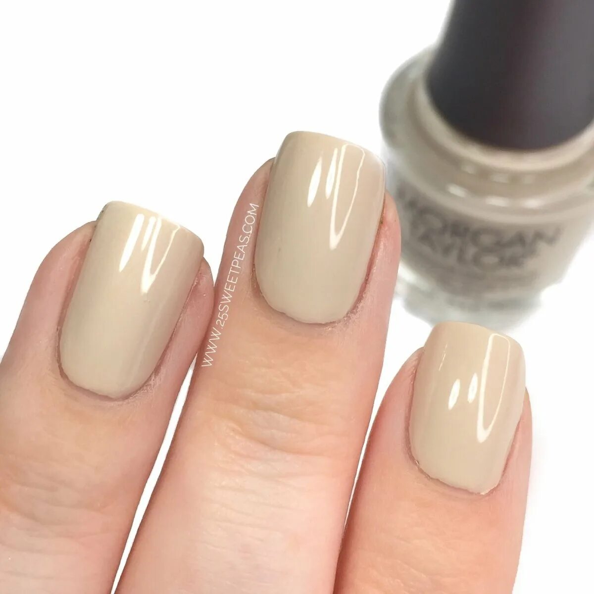 бежевый маникюр. телесный маникюр. кремовый маникюр. маникюр на короткие ногти белый цвет. кремовый маникюр.