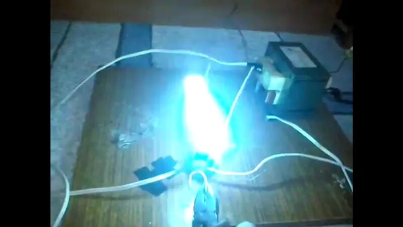 Убило током от зарядки. Убило током от зарядки. Зарядка от телефона и смерть. Зарядка для телефона. Зарядка от телефона и смерть.