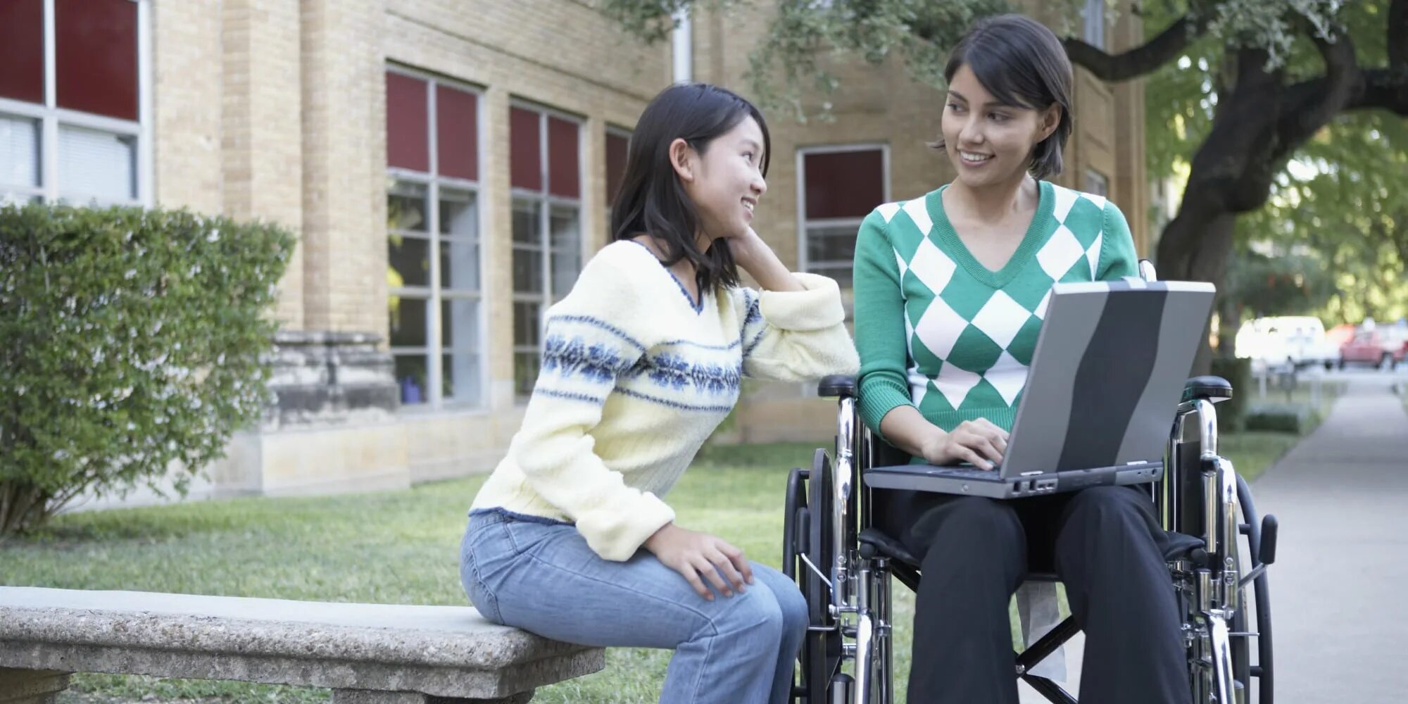 Детская инвалидность в америке. Инвалид на коляске. Люди инвалиды. Инвалид перед ступенями. Инвалид бежит.