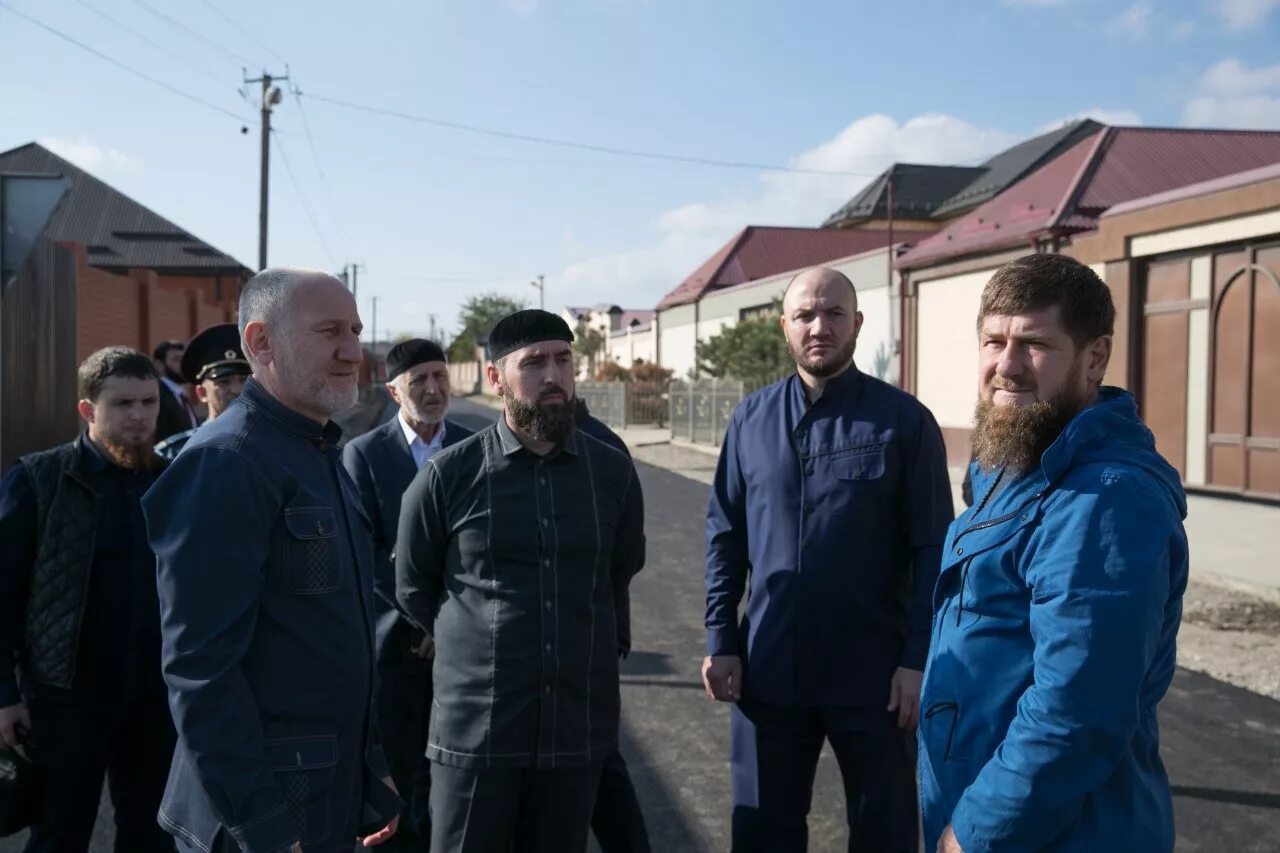 Погода в толстой юрте. Село толстой Юрт Грозненский район. Село толстой Юрт в Чечне. Село Кулары Чеченская Республика. Глава Грозненского района Чеченской Республики.