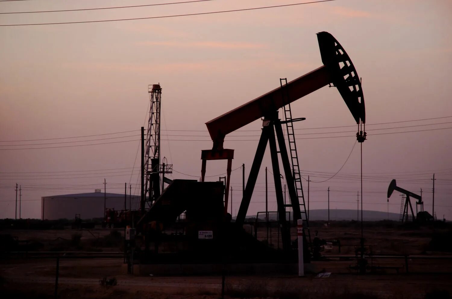Добыча нефти что это. Разработка нефти. месторождения нефти. нефтяное месторождение. разработка месторождений.