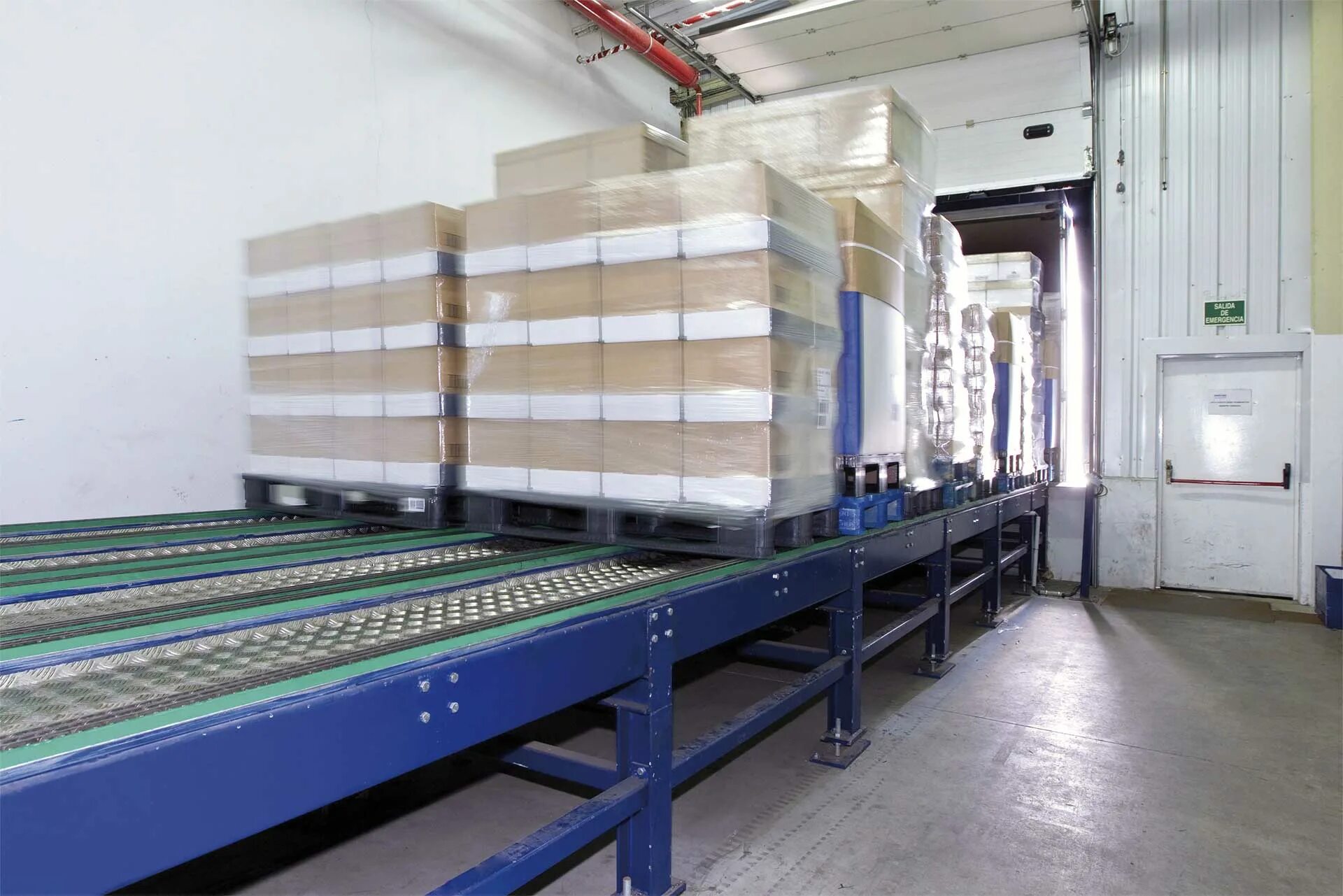 Automatics loading unloading in Warehouse. Loading-unloading platforms. Unloading System 6sh112. Automated unloading.