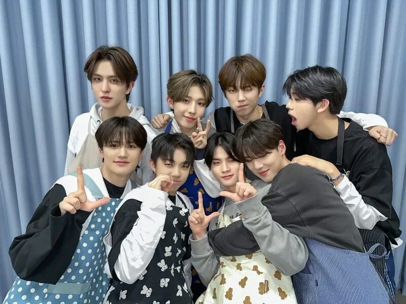 8turn группа. Сынхон 8 turn. Сынхон 8 turn. 8turn kpop. К поп группы которые распались.