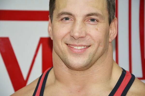 Джо ладниер шея. Широкая шея. Накаченная шея. Широкая шея. Накаченная трапеция.