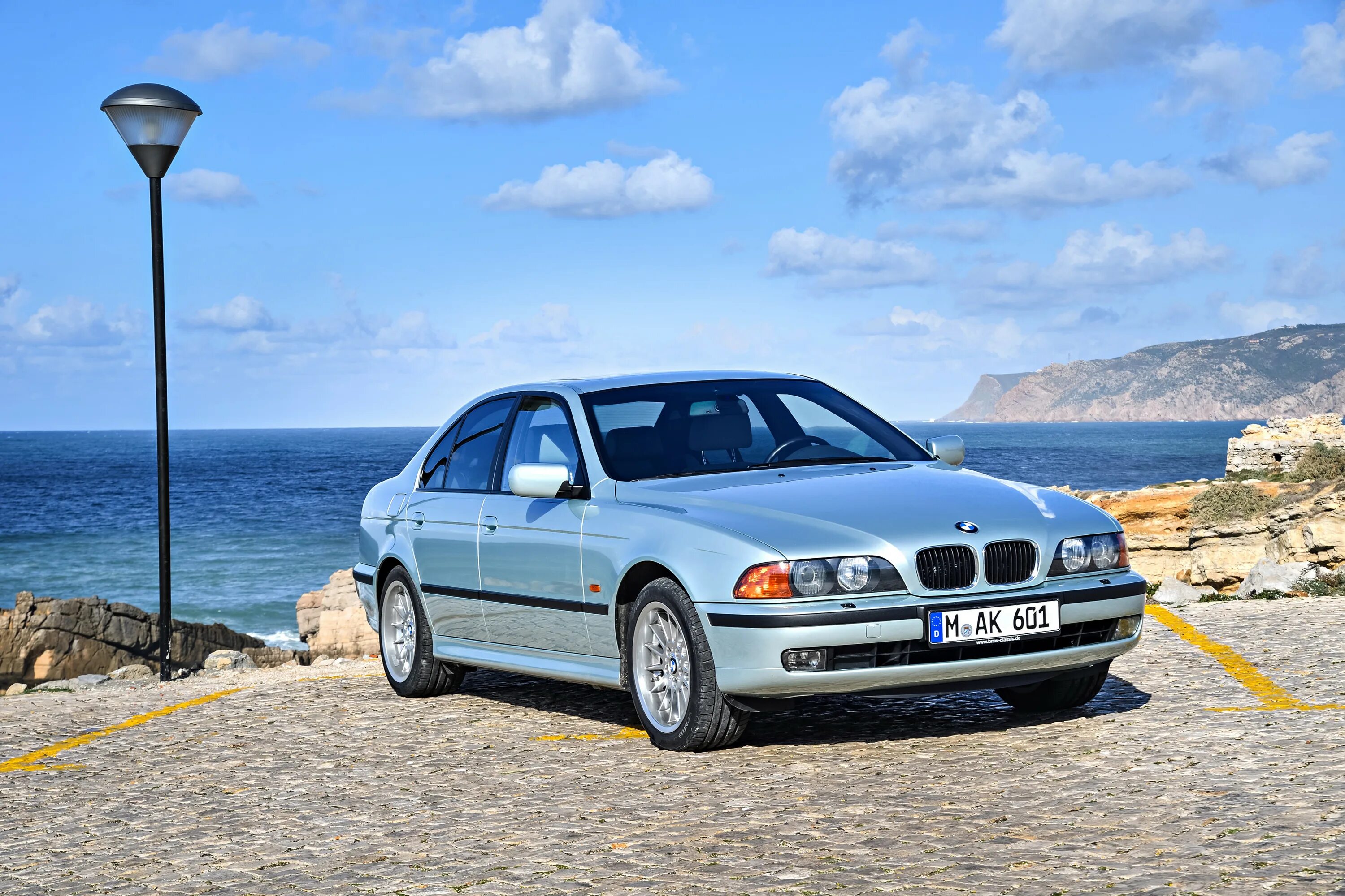 Бмв 5 поколения. BMW e39 2000. BMW 5 Series (e39). BMW 5 e39 2000. BMW 3 2000 e39.