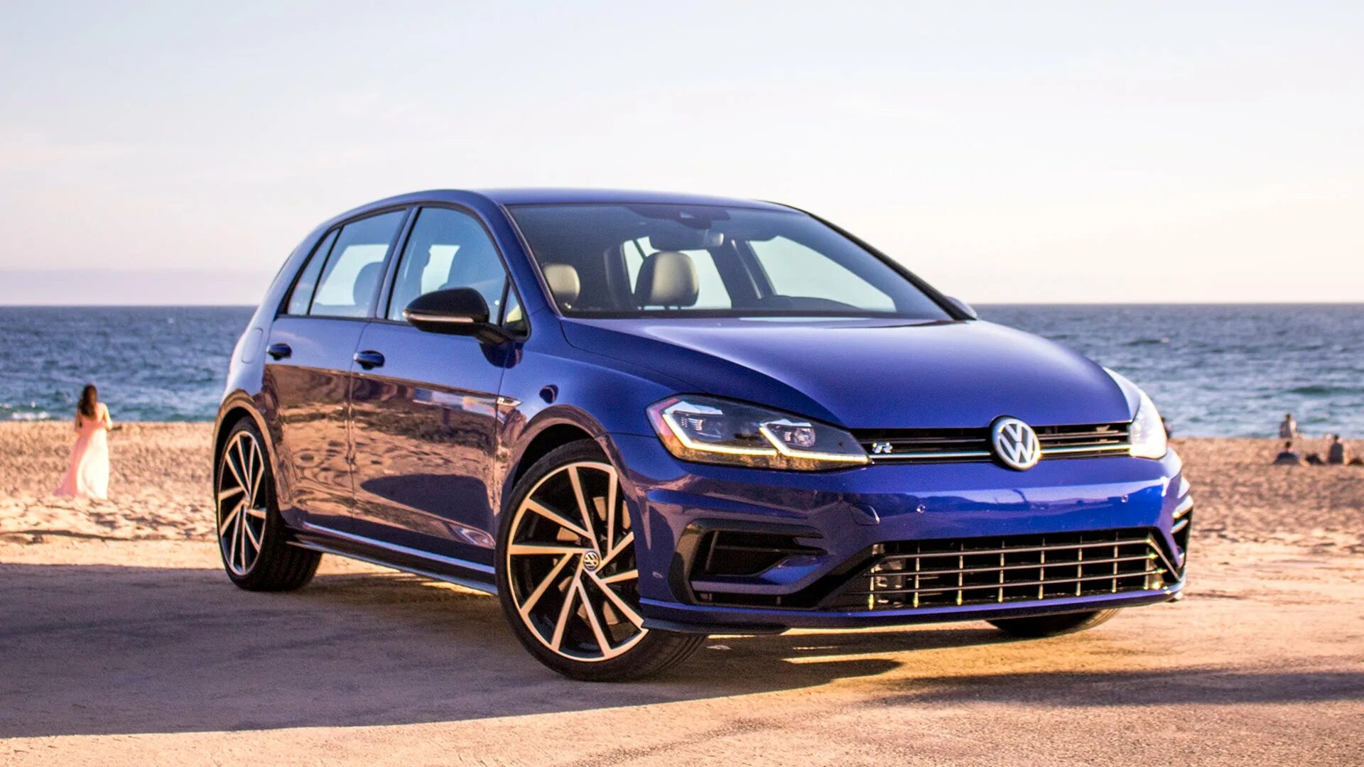 2018 р. Фольксваген гольф r 2018. golf 7 r. golf 7.5 gti. volkswagen golf r 2018 blue.