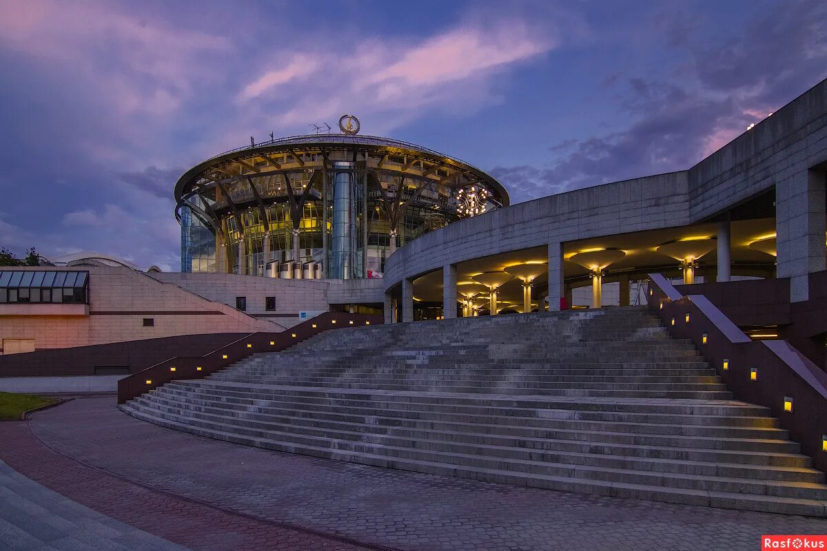 Москва космодамианская набережная 52с8 ммдм зал шнитке. Космодамианская наб. 8. Ммдм на павелецкой. Дом музыки 27.