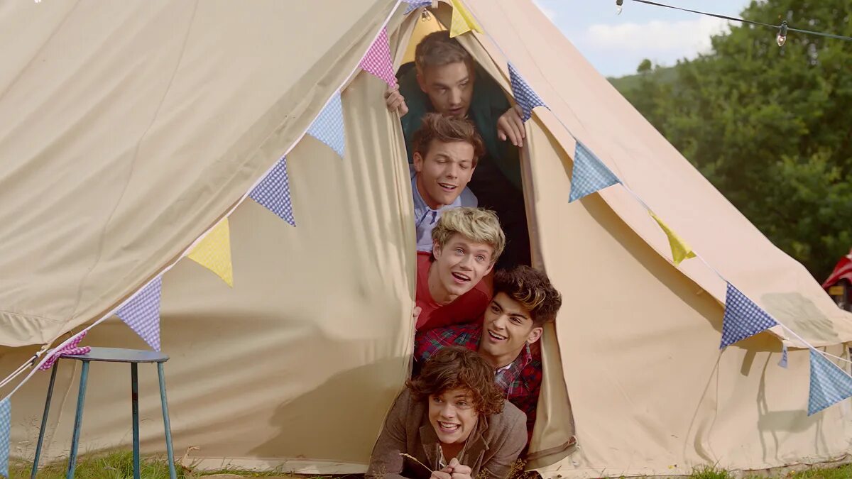 While we serve. One direction live while. one direction live while we&#039;re. live while we&#039;re young (by one direction). one direction live while we&#039;re young альбом.