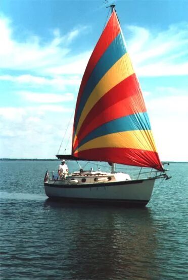 Sail color. Парусная яхта тайланд. sailboat green colors.