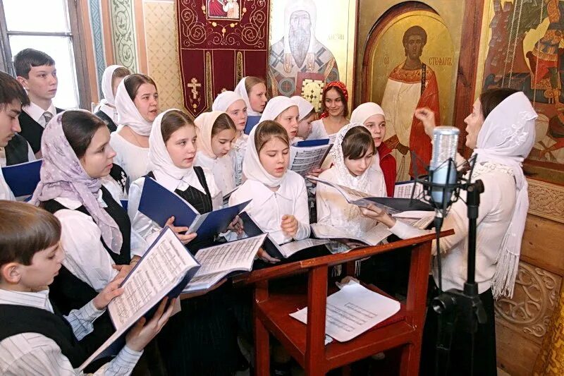 Православная Церковь клирос. Православная школа. Пение в храме. Дети поют в храме.