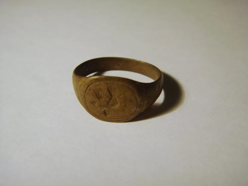 Бронзовое кольцо история обычной семьи 38. Старинное медное кольцо. Старинный медный перстень. Старинные латунные перстни. Бронзовые кольца старинные.