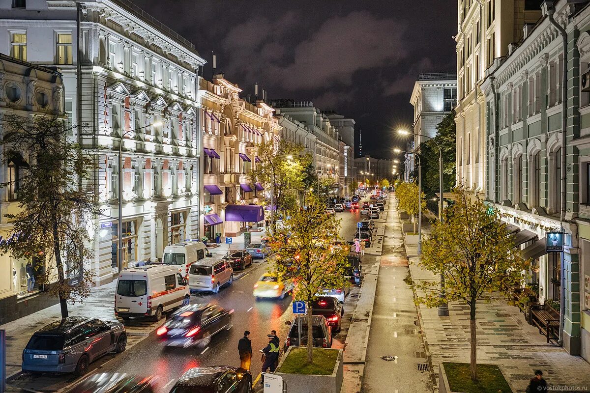 Улица вторая часть. Центральные улицы Москвы. Москва центр города улицы. Улочки Москвы. Красивые улочки Москвы.