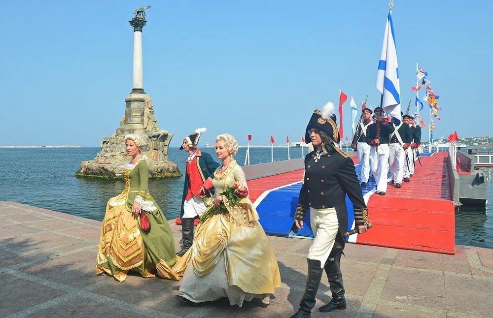 Морской флот севастополя. День ВМФ В Севастополе парад кораблей. Парад Севастополь Нахимова. Празднование дня Черноморского флота в Севастополе. День военно морского флота Севастополь.