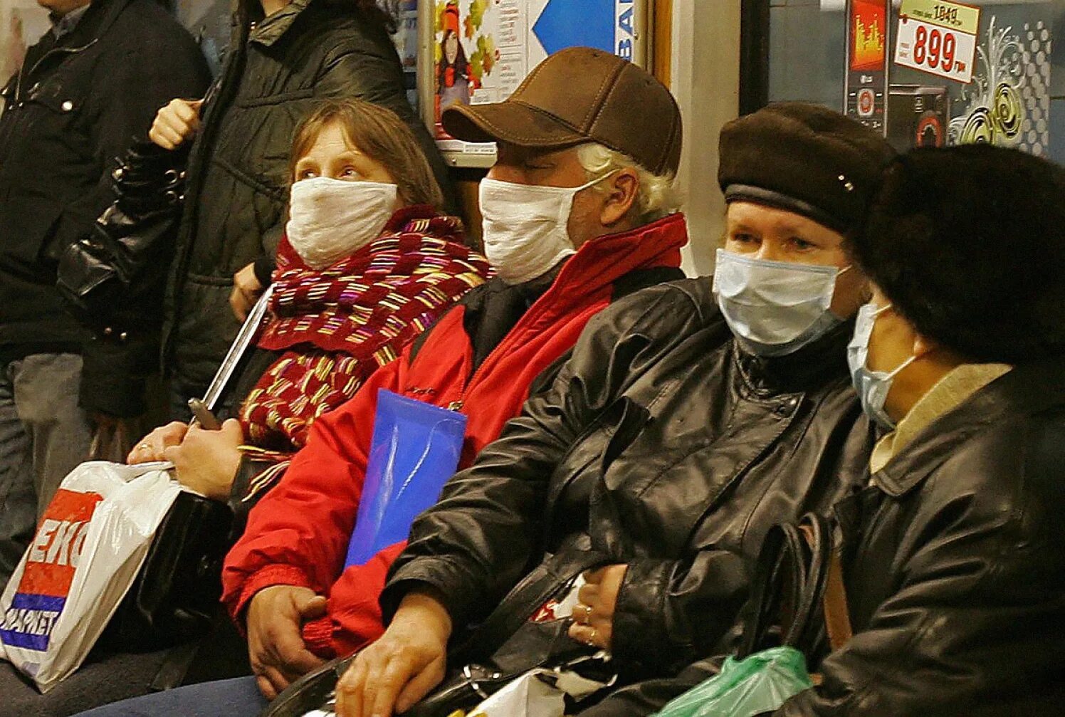 Эпидемия гриппа. Эпидемии метро. Маска от гриппа.