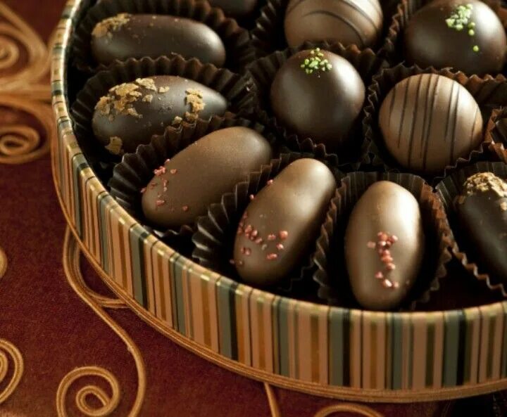 Необычный шоколад. Шоколад роскошь. Шоколадные конфеты шоколадные круглые. Топливо из шоколада. Роскошь и шоколад.