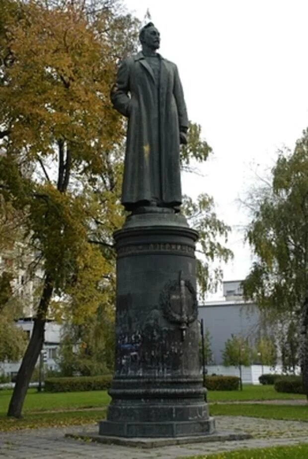 Памятник дзержинского кисловодск. Дзержинский уфа памятник. Памятник дзержинскому музеон. Памятник феликсу дзержинскому. Где находится памятник дзержинского.