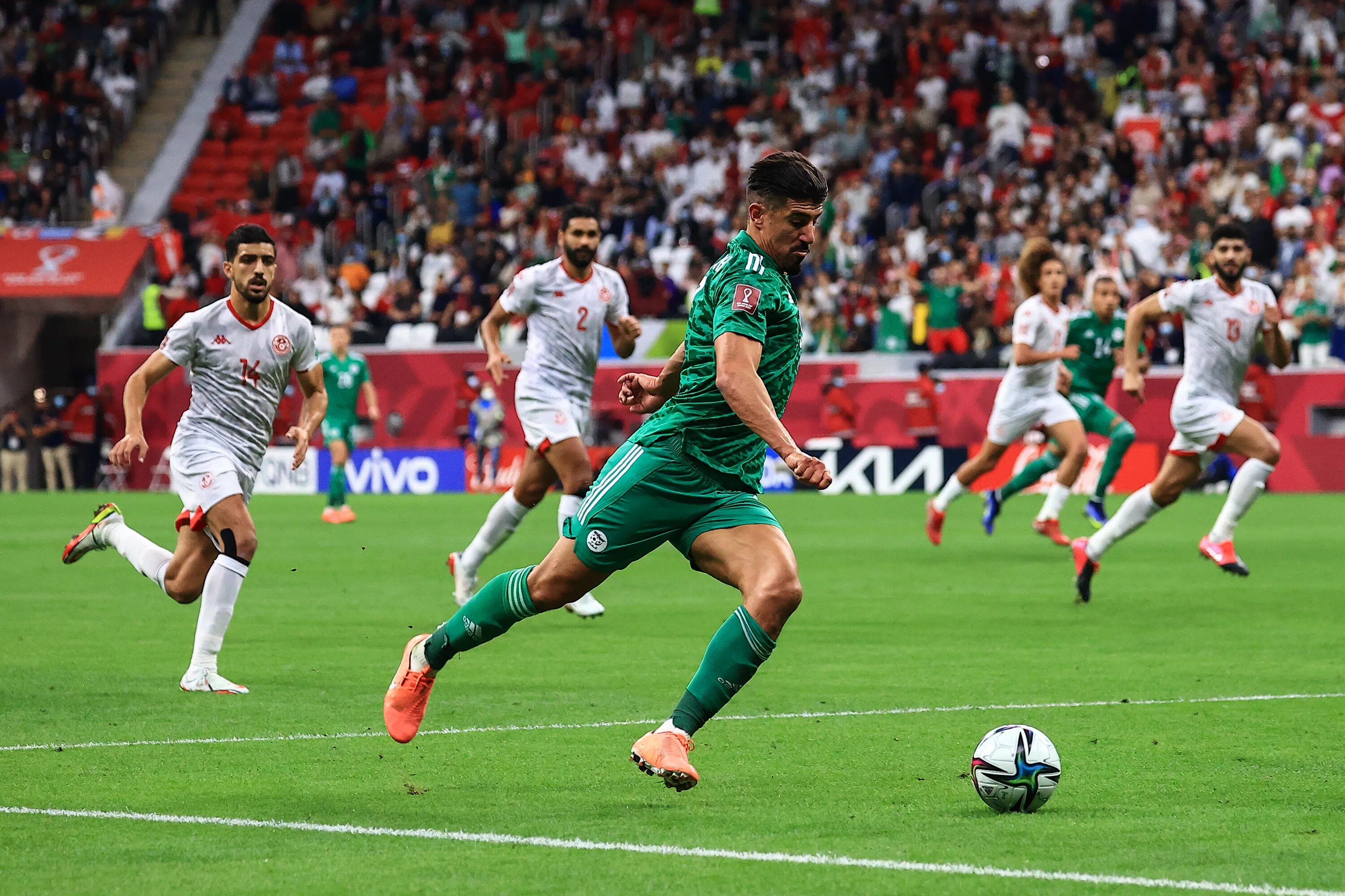Algeria football. Счет 1:0. Сборная алжира по футболу. 2021 fifa arab cup final. Марокко палестина футбол.