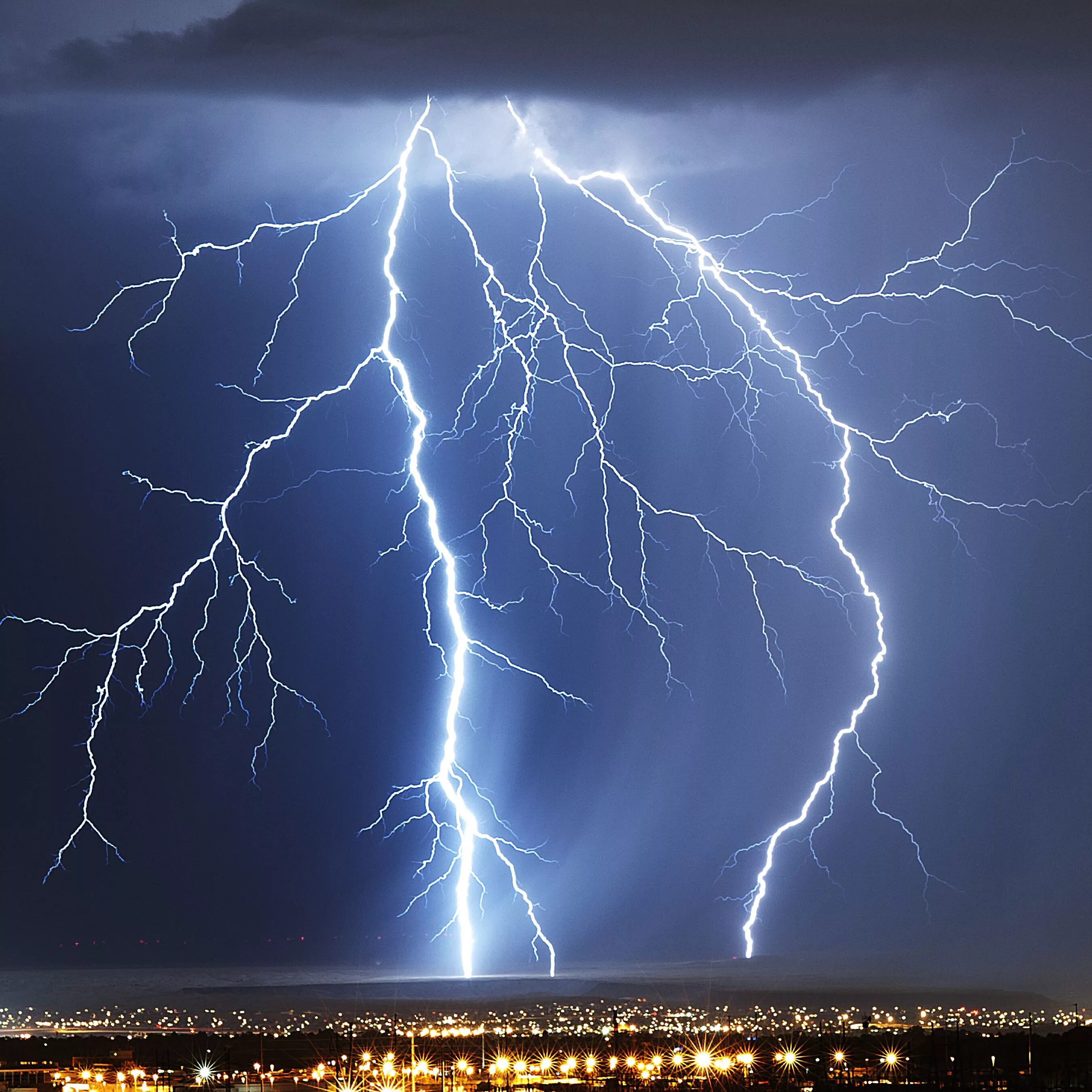 Ел lightning