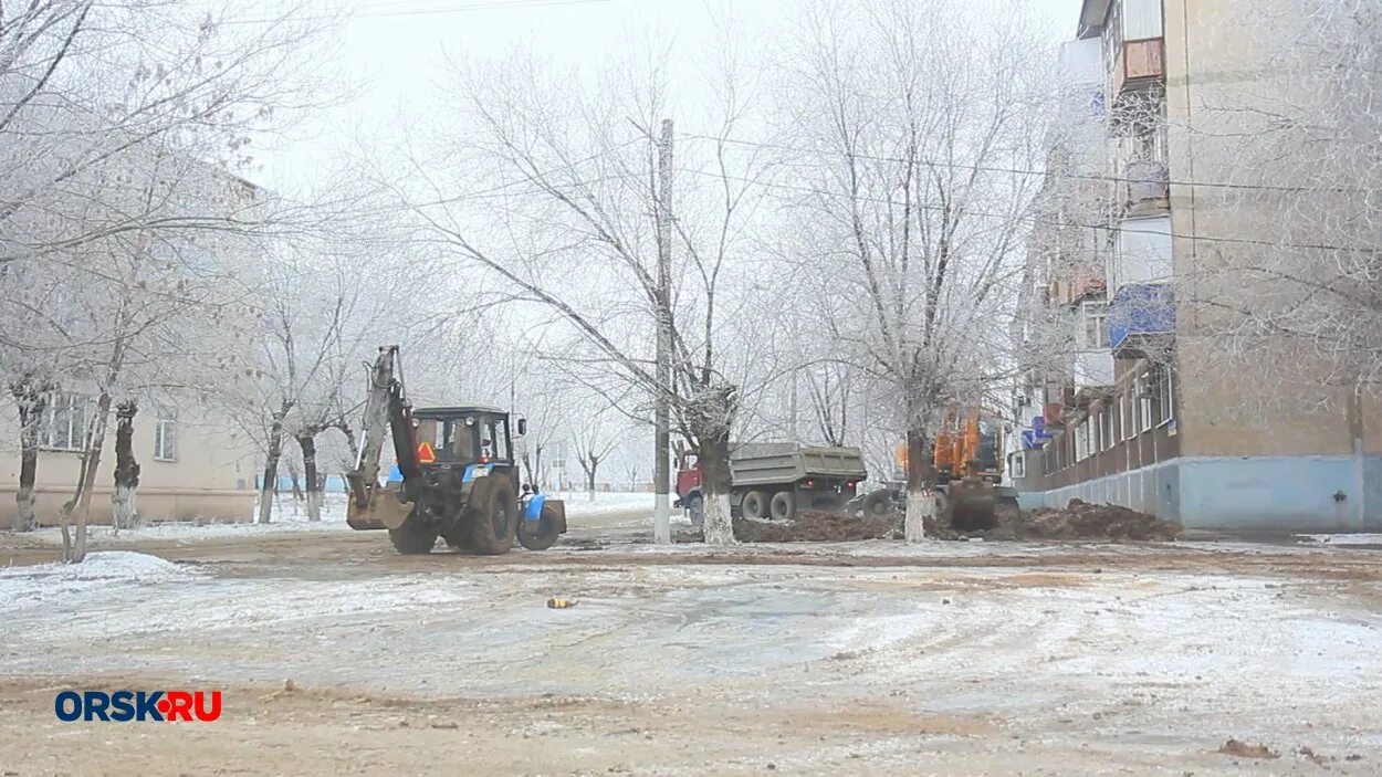 Орск ру камеры. Опять трубу прорвало. Медногорский водоснабжение. ЧС В Орске. В Колтушах снова прорвало трубу.