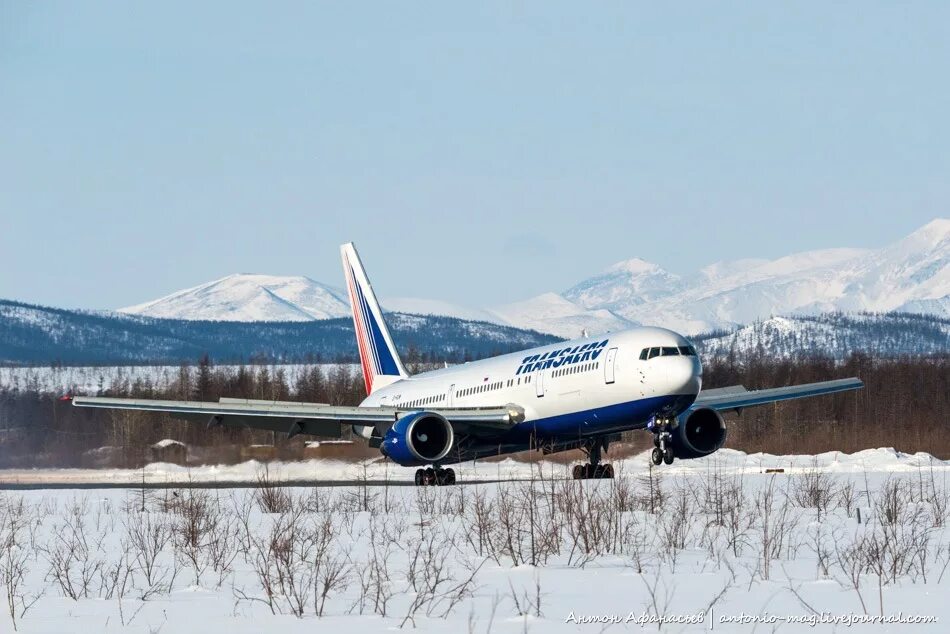 Магадан москва рейс самолет. Боинг 777 москва магадан. Москва магадан самолет. Москва магадан самолет. Встреча самолета икар.