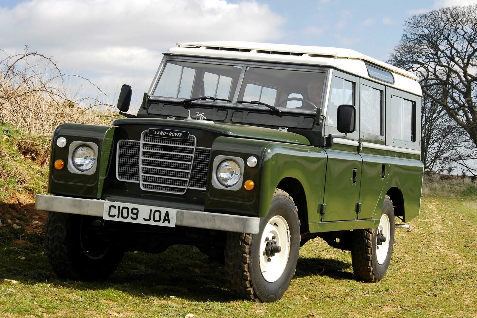 Ленд ровер старый. Land Rover Series 3 109. Дефендер старый. Дефендер 70 годов. Лендровер старый.