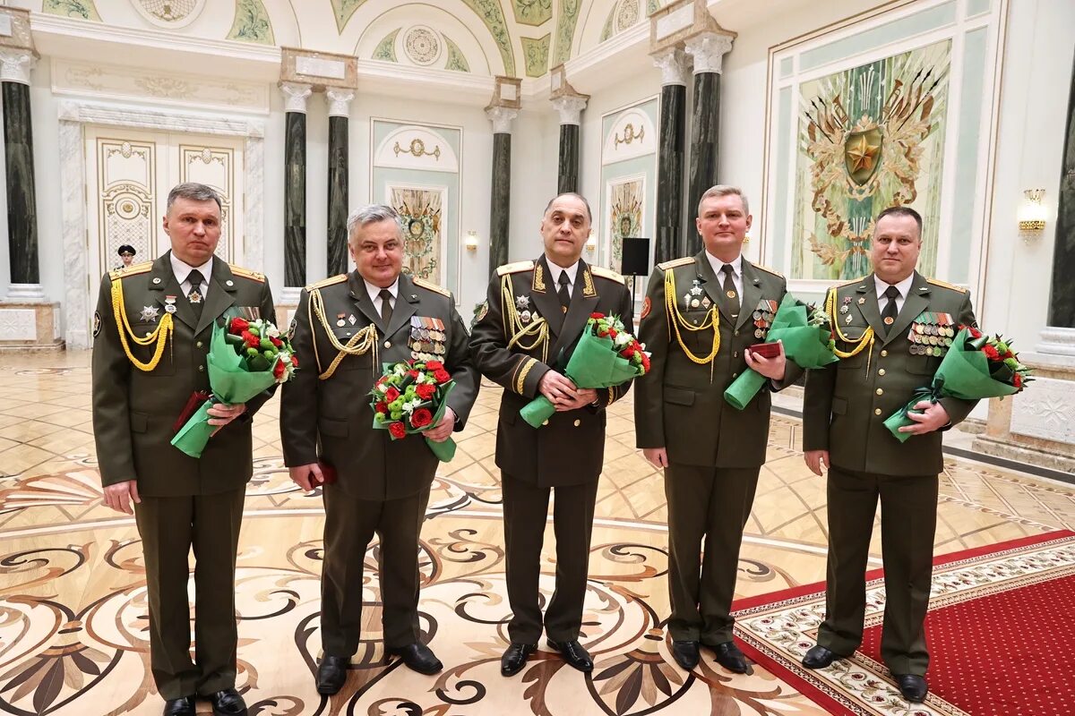 Лукашенко вручил госнаграды. Награждение государственными наградами Лукашенко. Вручение наград РБ.